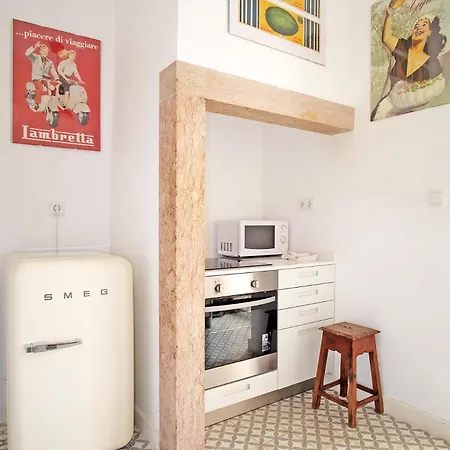 Cec Charm And Light! Downtown In Principe Real!