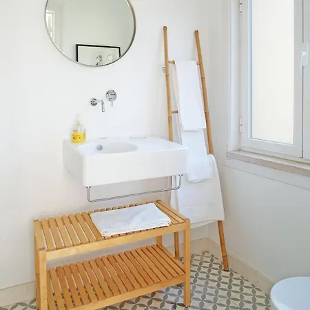 Cec Charm At Coolest Area To Stay: Pr. Real / Br. Alto * Lissabon